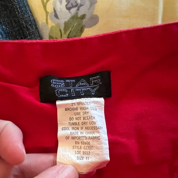 Star City Red Capri Pants - Size 11 - Picture 4 of 4